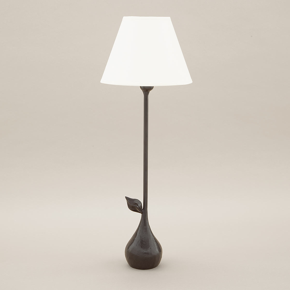 objet-insolite-clara-lampe-bronze-patine-Decoris-Interior_Design-Zurich.jpg