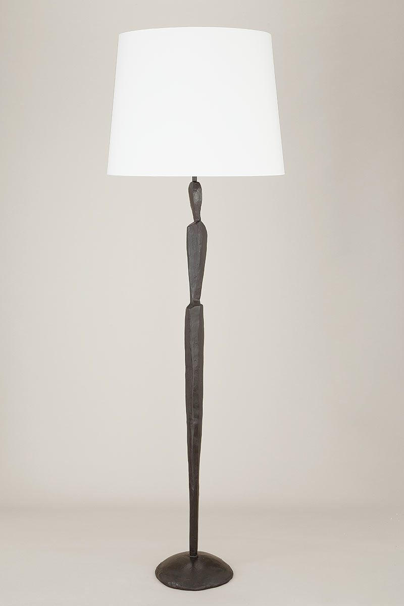 objet-insolite-jude-lampadaire-bronze-patine-Decoris-Interior_Design-Zurich.jpg