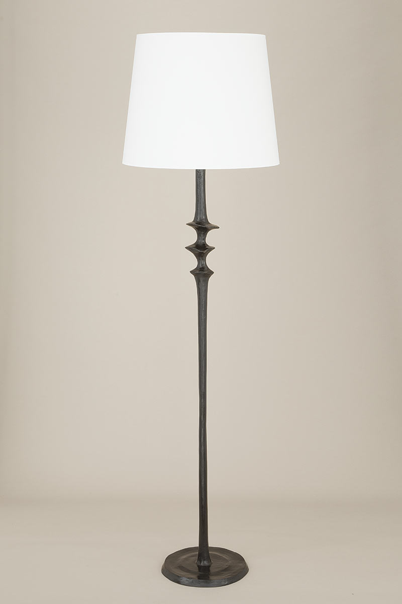 objet-insolite-mancha-lampadaire-bronze-patine-Decoris-Interior_Design-Zurich.jpg