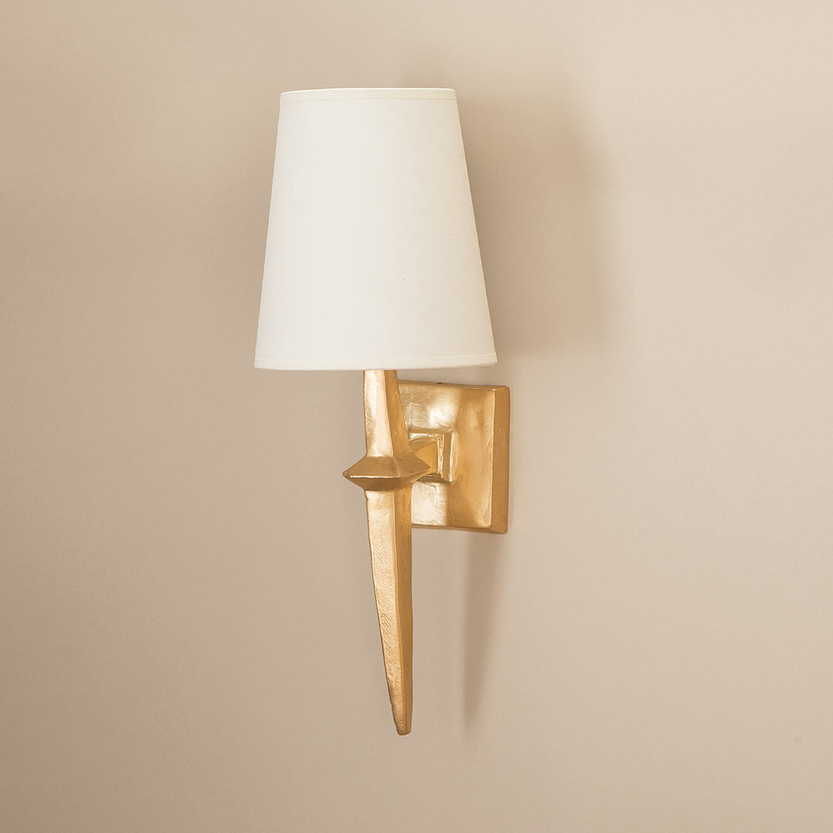 objet-insolite-adam-applique-bronze-or-Decoris-Interior_Design-Zurich.jpg
