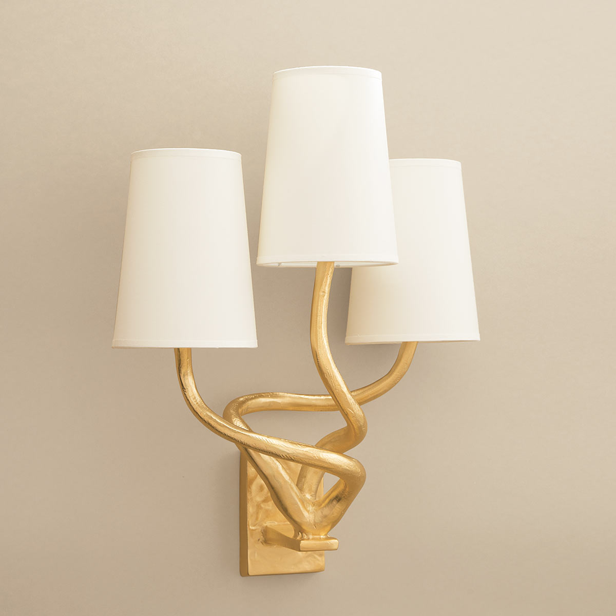 objet-insolite-triple-applique-bronze-or-Decoris-Interior_Design-Zurich.jpg